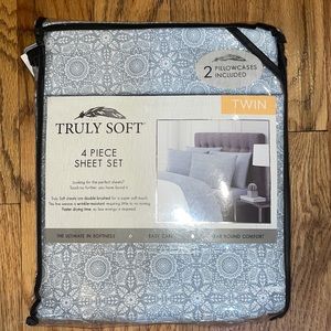 NEW Truly Soft 4 piece twin bed sheet set Blue